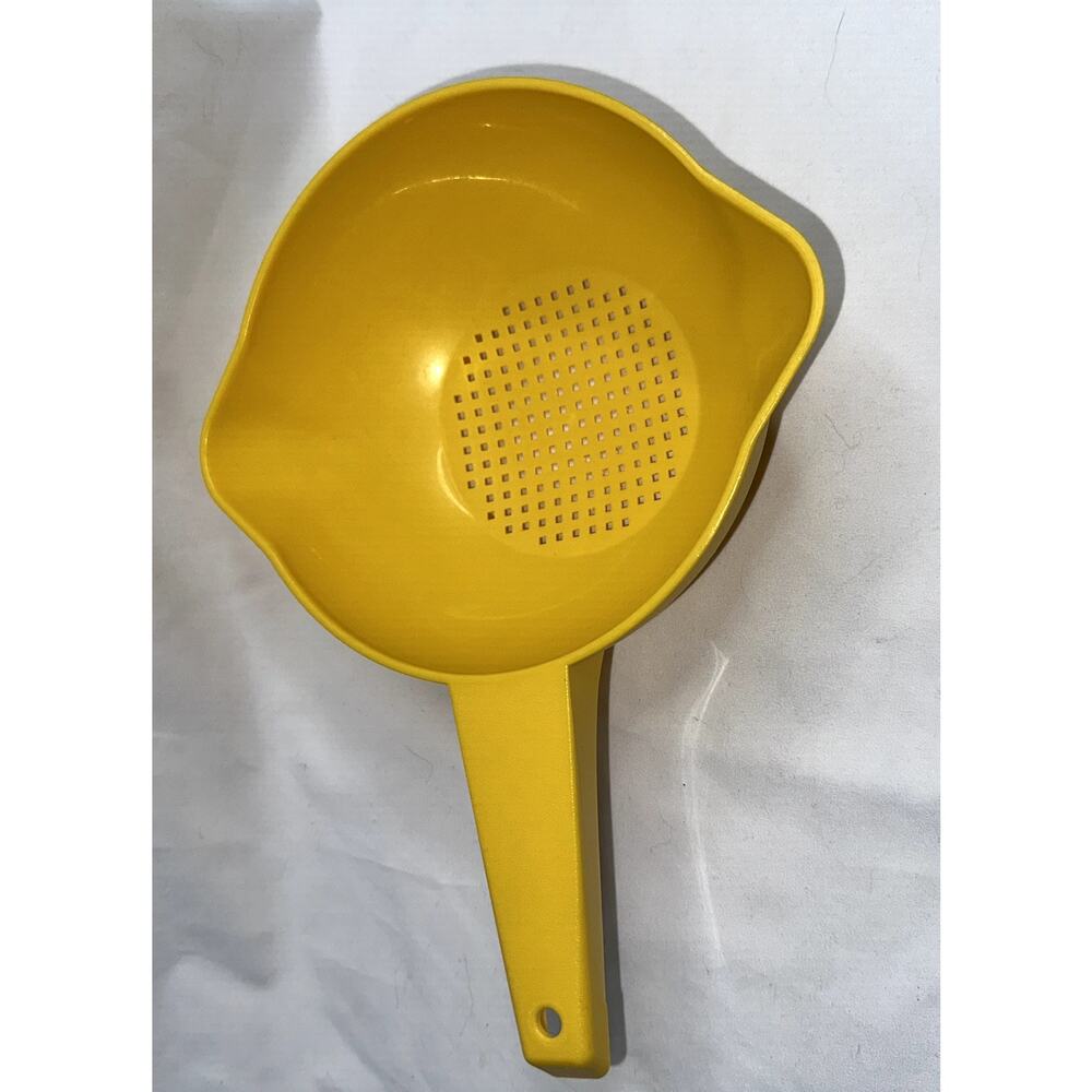Vintage Tupperware Yellow 1 quart Kitchen Double Spout Colander Strainer